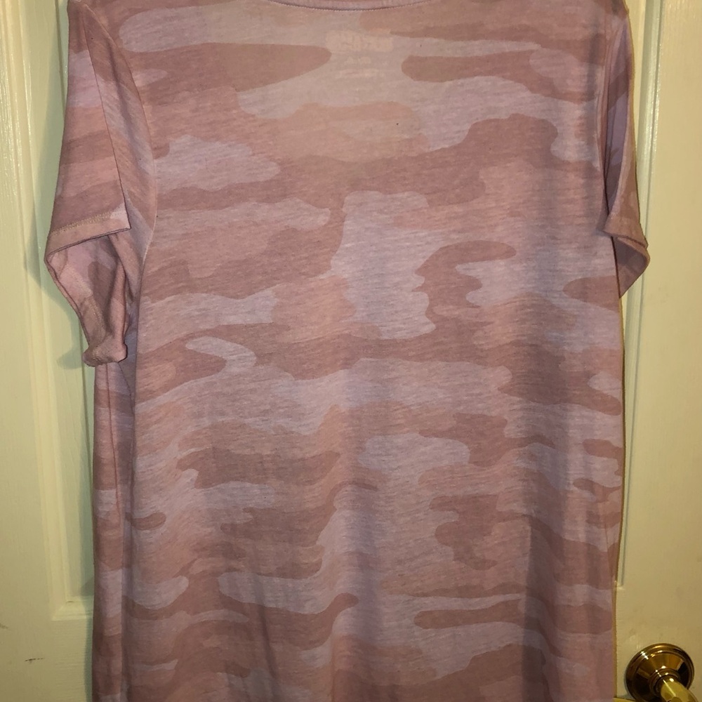 Lucky brand Short sleeve t shirt pink camo type design size 1X preowned cond. - Picture 6 of 6